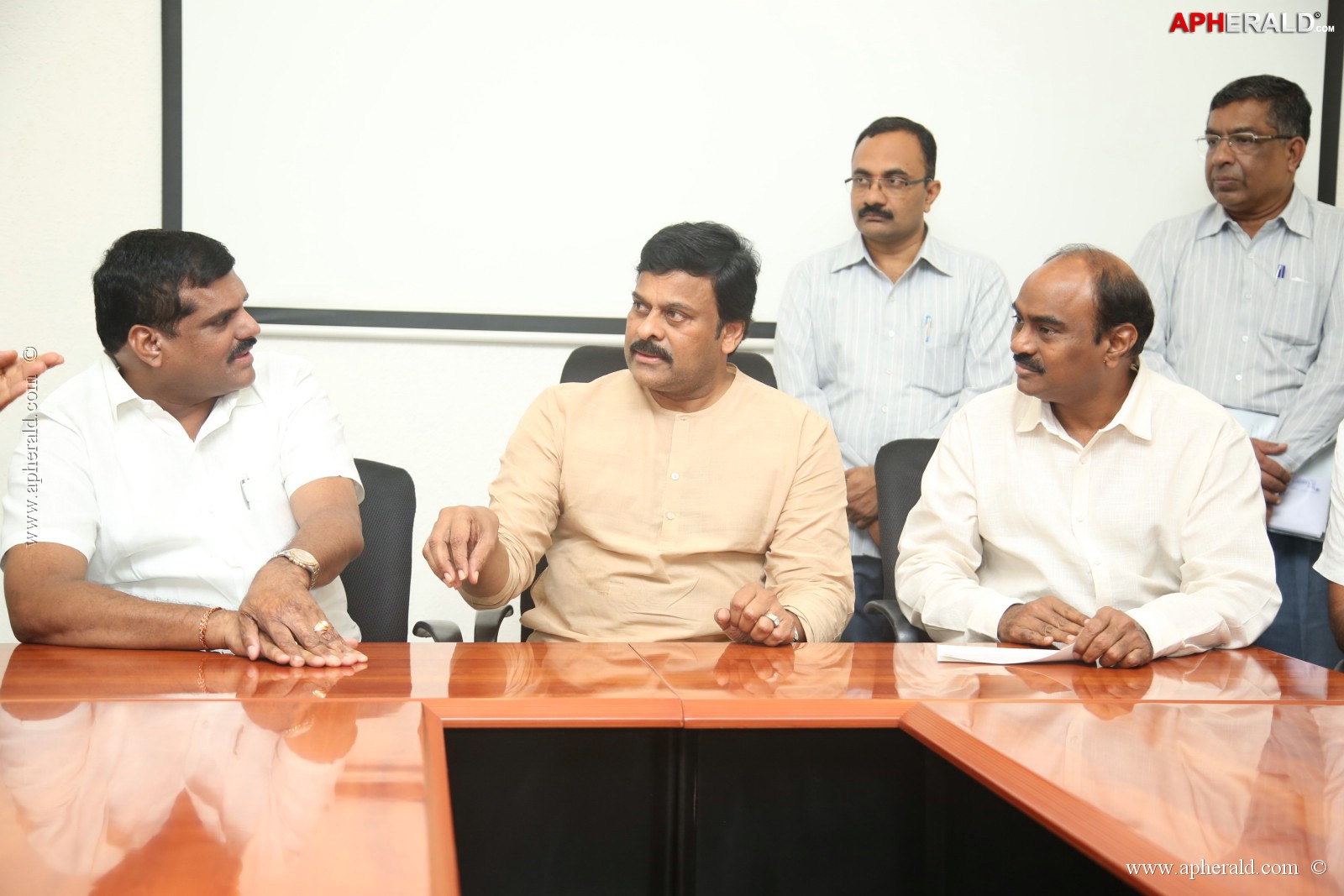 KL Narayana gives 10 Lakh Cheque To Chiranjeevi