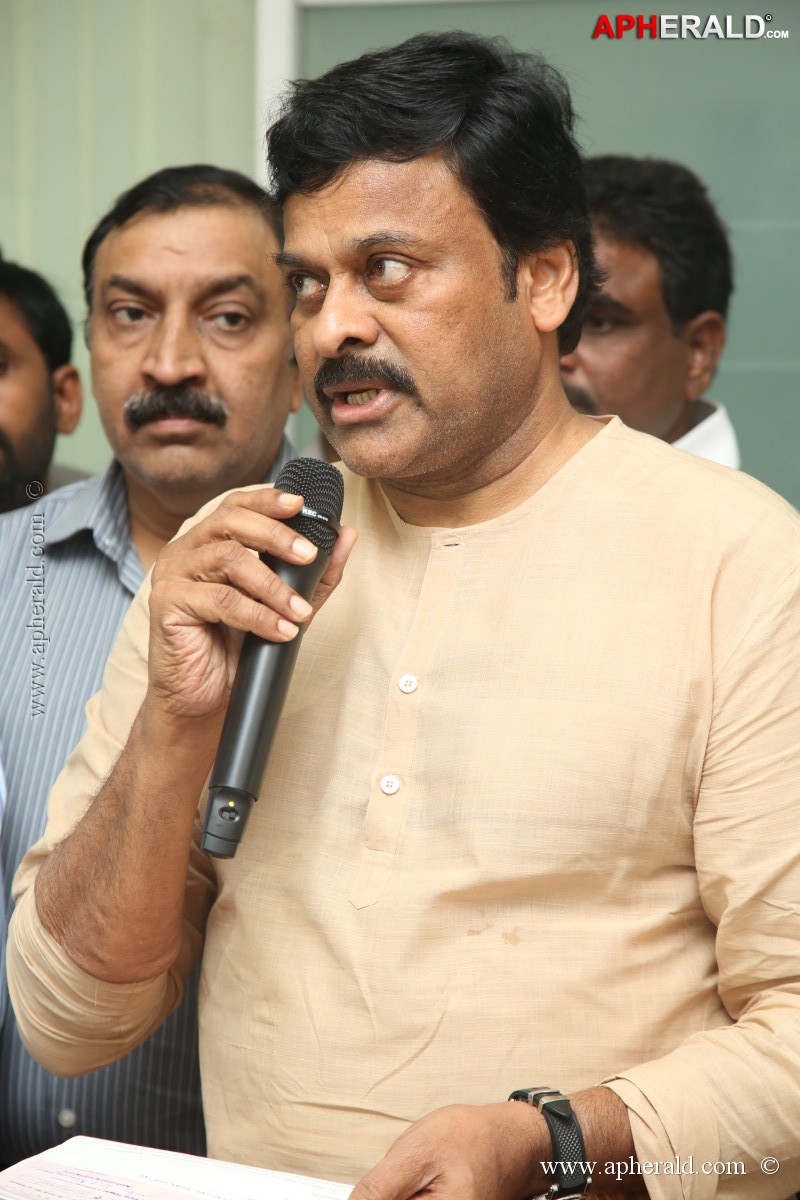 KL Narayana gives 10 Lakh Cheque To Chiranjeevi