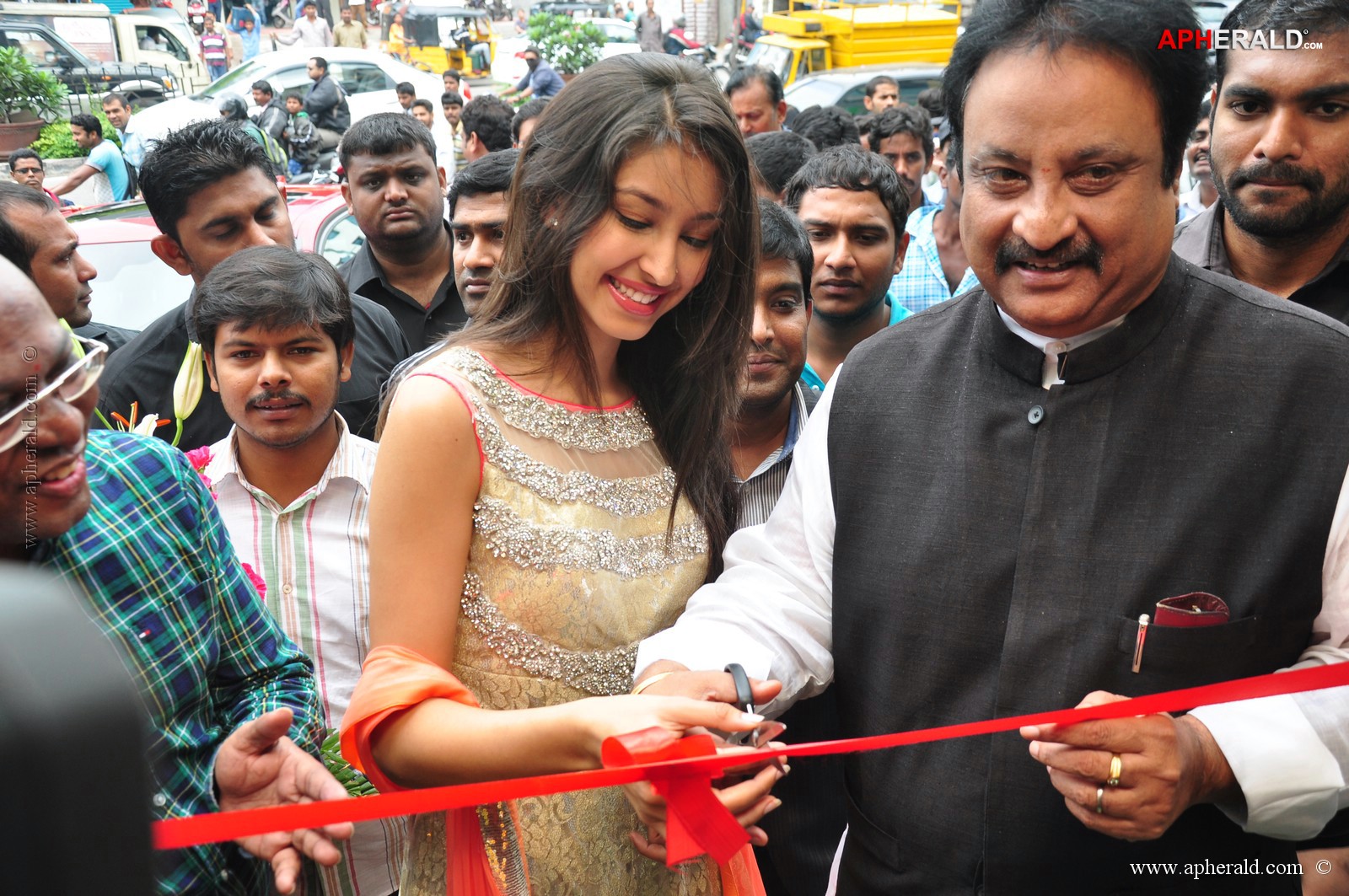 Navneet Kaur Dhillon at Grandeur Showroom Launch