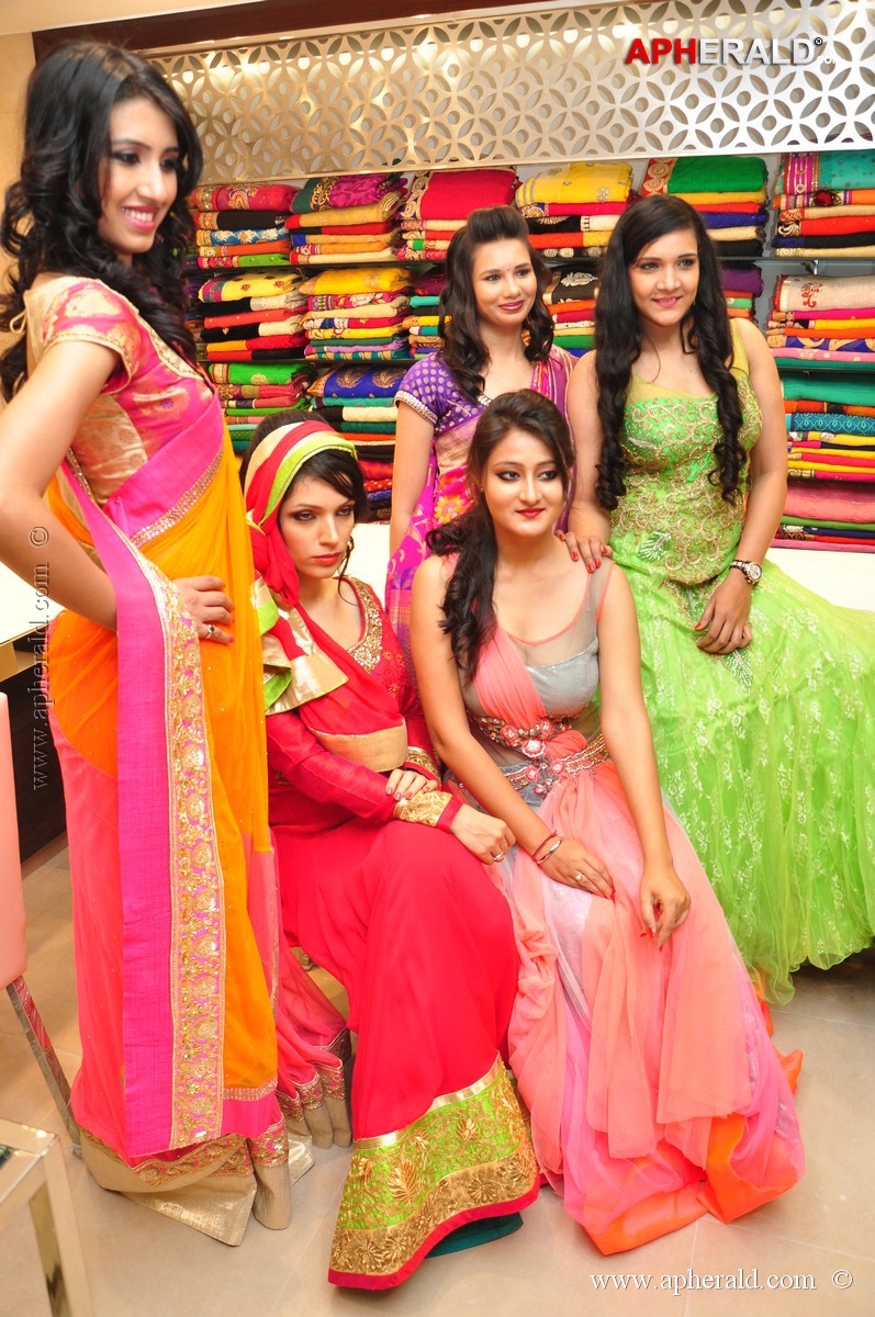 Navneet Kaur Dhillon at Grandeur Showroom Launch