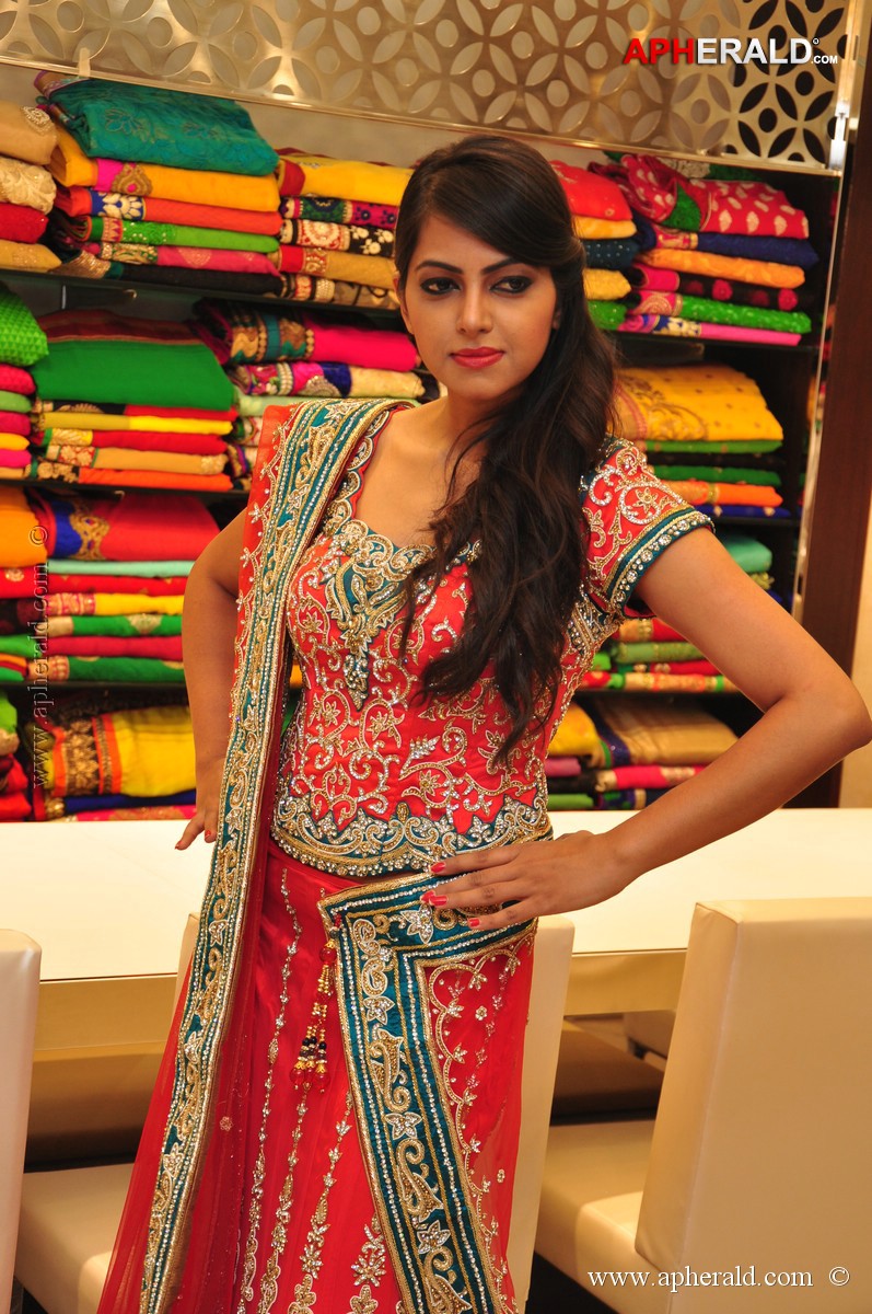 Navneet Kaur Dhillon at Grandeur Showroom Launch