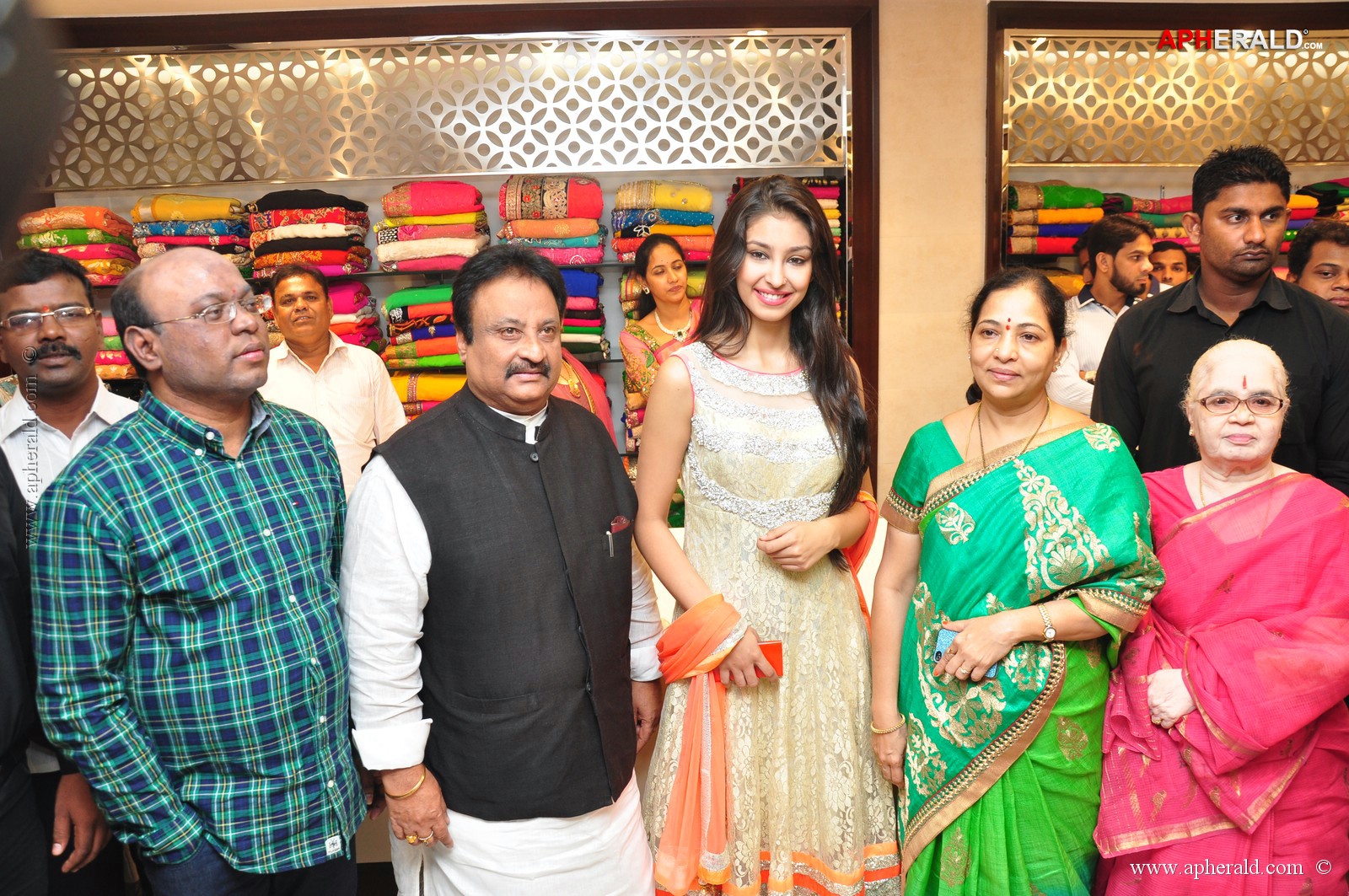 Navneet Kaur Dhillon at Grandeur Showroom Launch