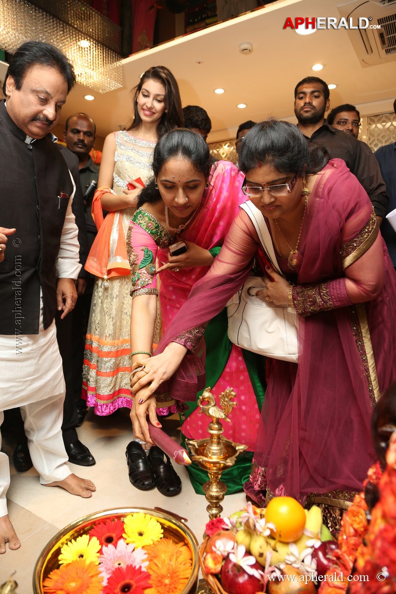 Navneet Kaur Dhillon at Grandeur Showroom Launch