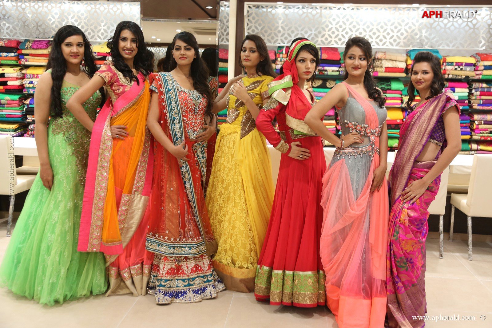 Navneet Kaur Dhillon at Grandeur Showroom Launch