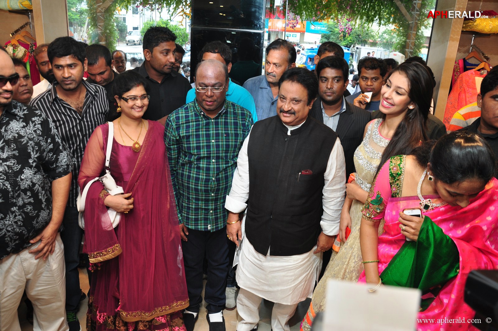 Navneet Kaur Dhillon at Grandeur Showroom Launch