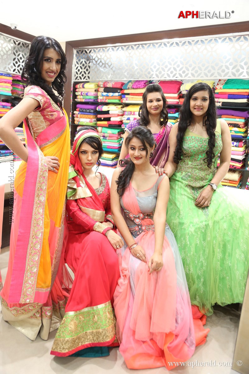 Navneet Kaur Dhillon at Grandeur Showroom Launch