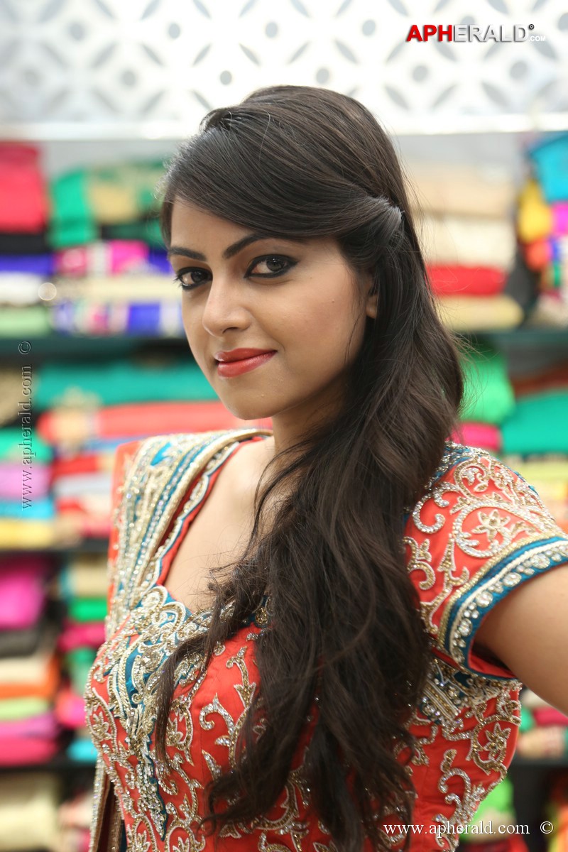 Navneet Kaur Dhillon at Grandeur Showroom Launch