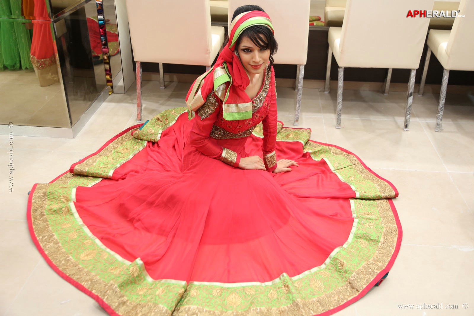 Navneet Kaur Dhillon at Grandeur Showroom Launch