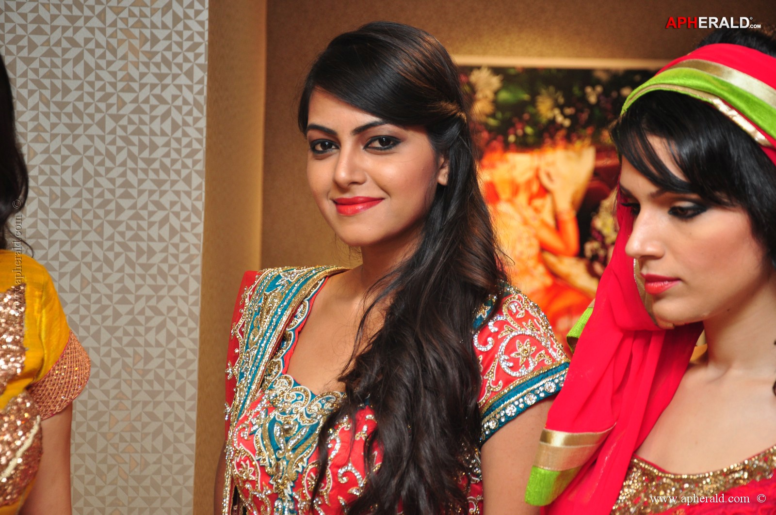 Navneet Kaur Dhillon at Grandeur Showroom Launch