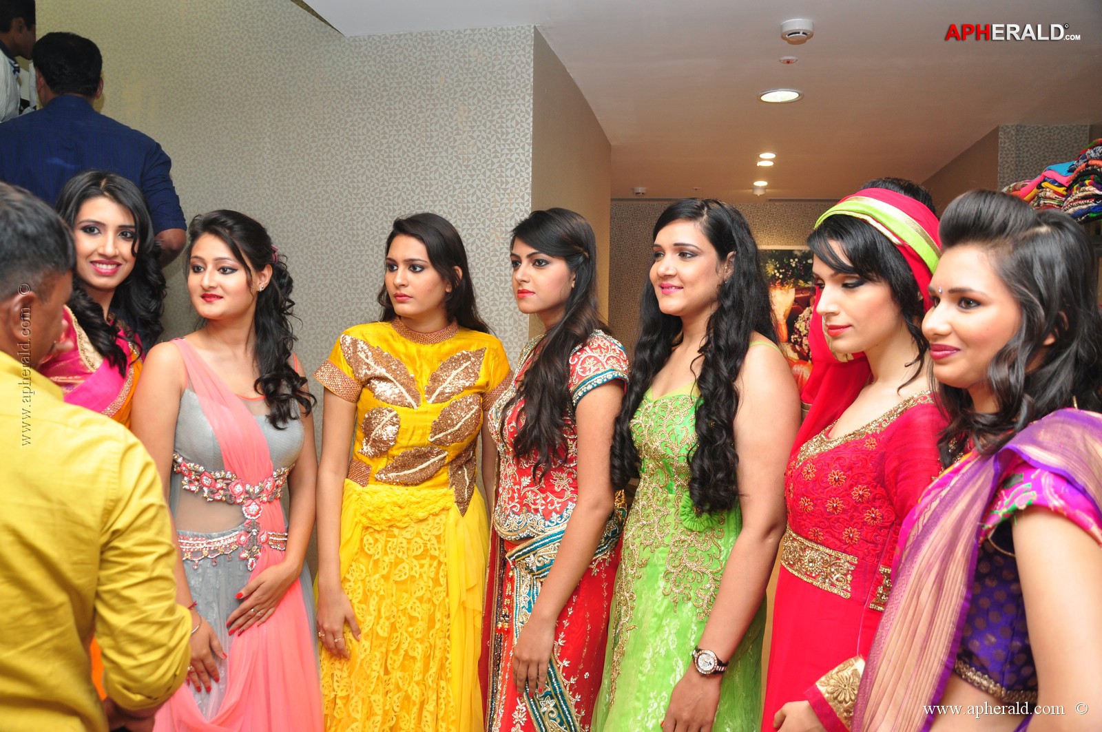 Navneet Kaur Dhillon at Grandeur Showroom Launch