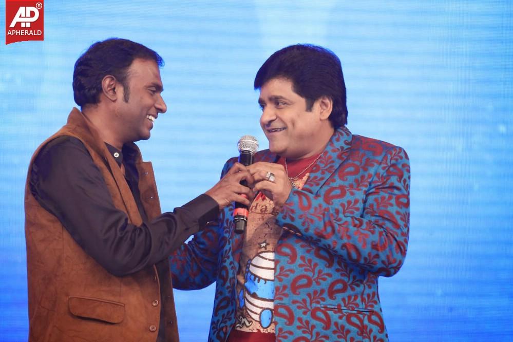 Oka Laila Kosam Movie Team At Manam 100 Days Success Meet Photos