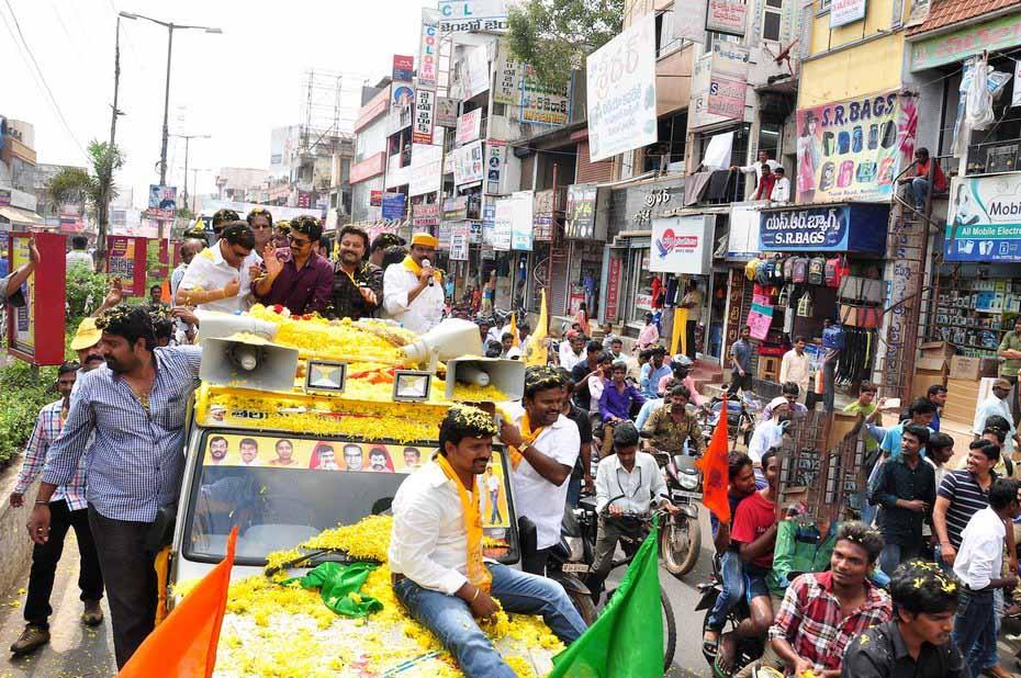 Patas Vijaya Yatra Photos In Kurnool And Guntakal