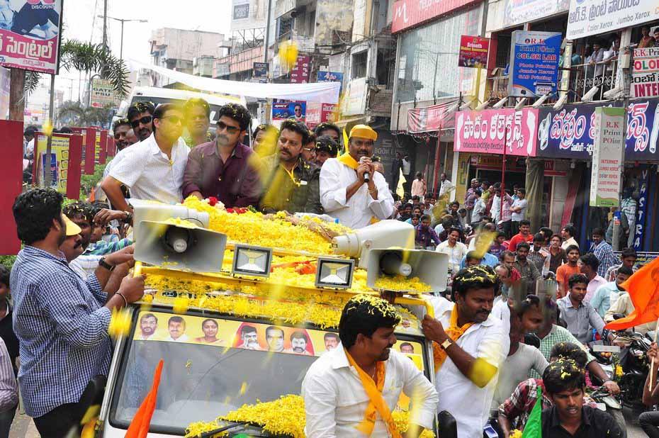 Patas Vijaya Yatra Photos In Kurnool And Guntakal