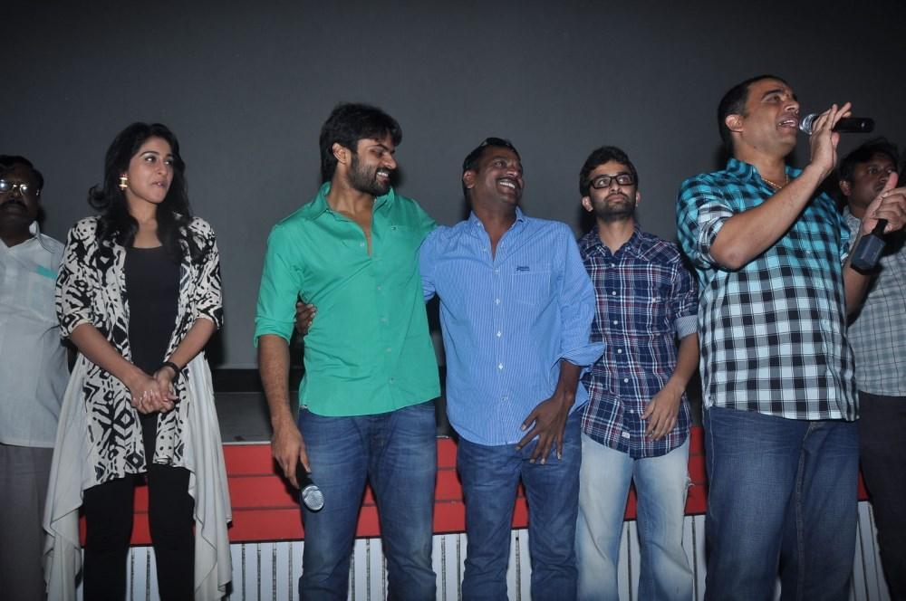 Pilla Nuvvu Leni Jeevitham Team at Viswanath Theatre