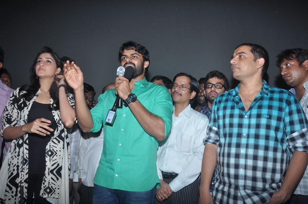 Pilla Nuvvu Leni Jeevitham Team at Viswanath Theatre