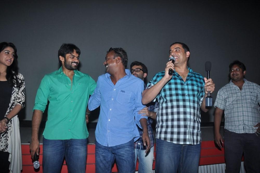 Pilla Nuvvu Leni Jeevitham Team at Viswanath Theatre