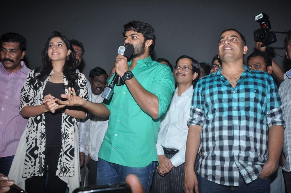 Pilla Nuvvu Leni Jeevitham Team at Viswanath Theatre