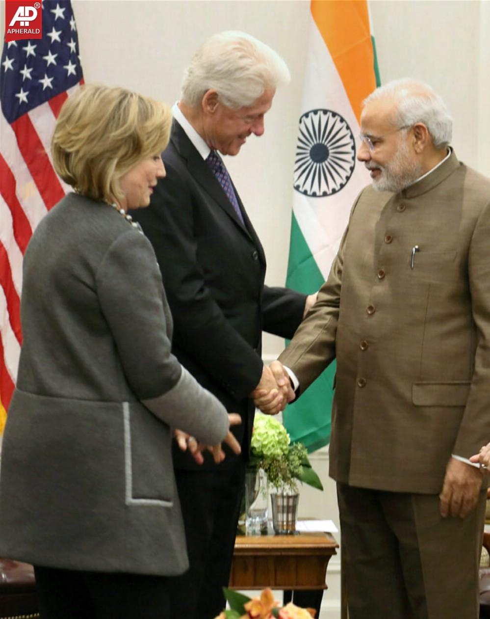 PM Modi Meets Hillary n Bill Clinton in New York