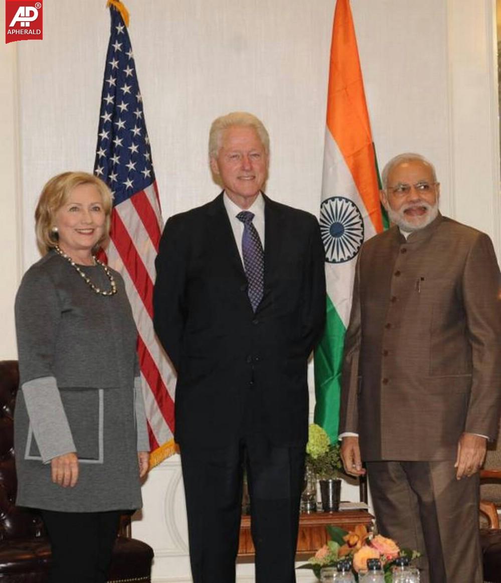 PM Modi Meets Hillary n Bill Clinton in New York