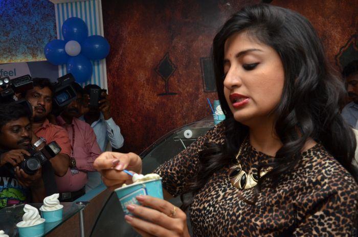 Poonam Kaur Launch CI-Gusta Ice Cream Parlour