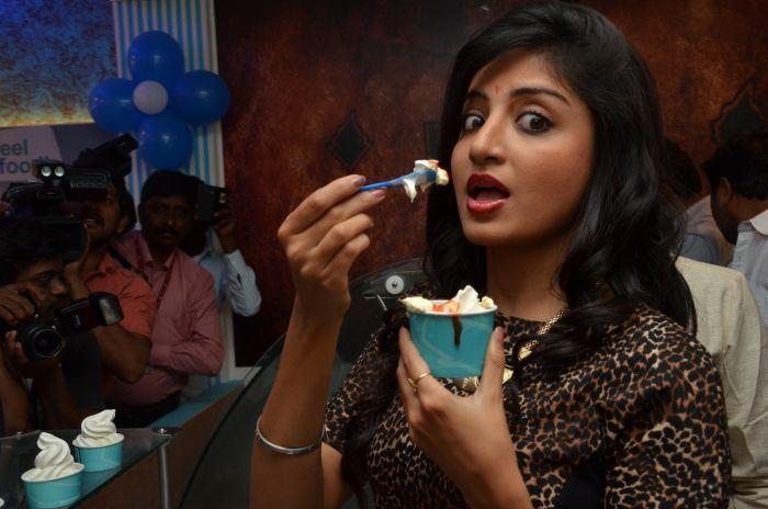 Poonam Kaur Launch CI-Gusta Ice Cream Parlour