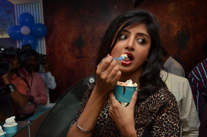 Poonam Kaur Launch CI-Gusta Ice Cream Parlour