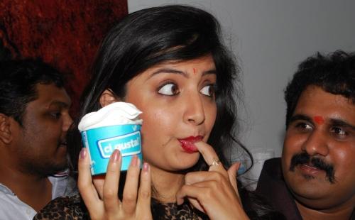 Poonam Kaur Launch CI-Gusta Ice Cream Parlour