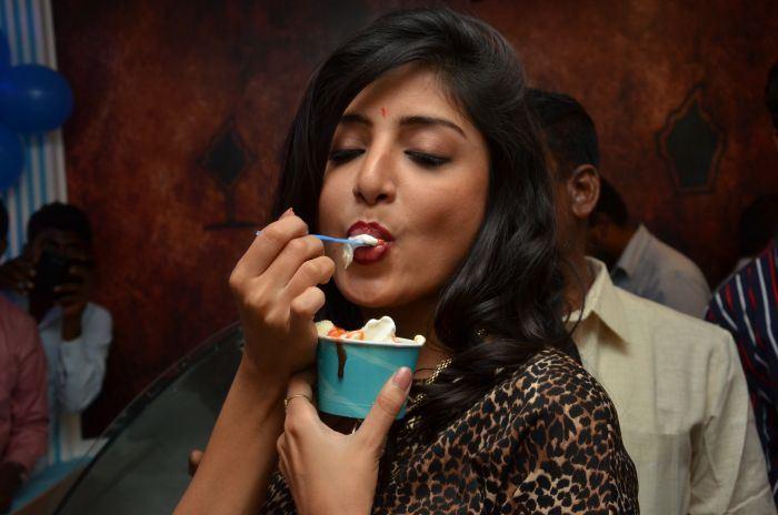 Poonam Kaur Launch CI-Gusta Ice Cream Parlour