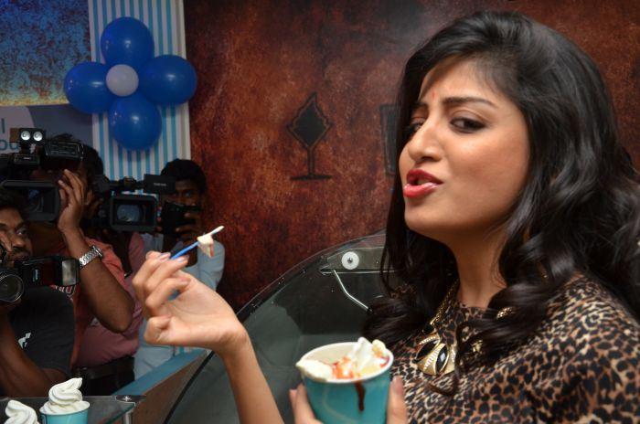 Poonam Kaur Launch CI-Gusta Ice Cream Parlour