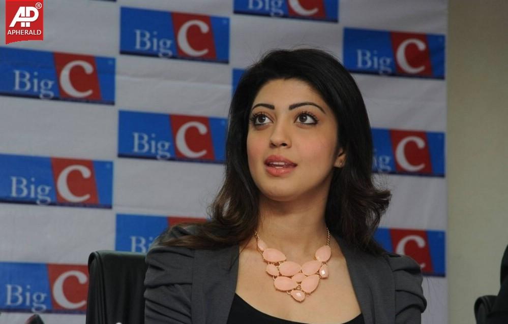 Pranitha Launches Big C Dussehra Offers