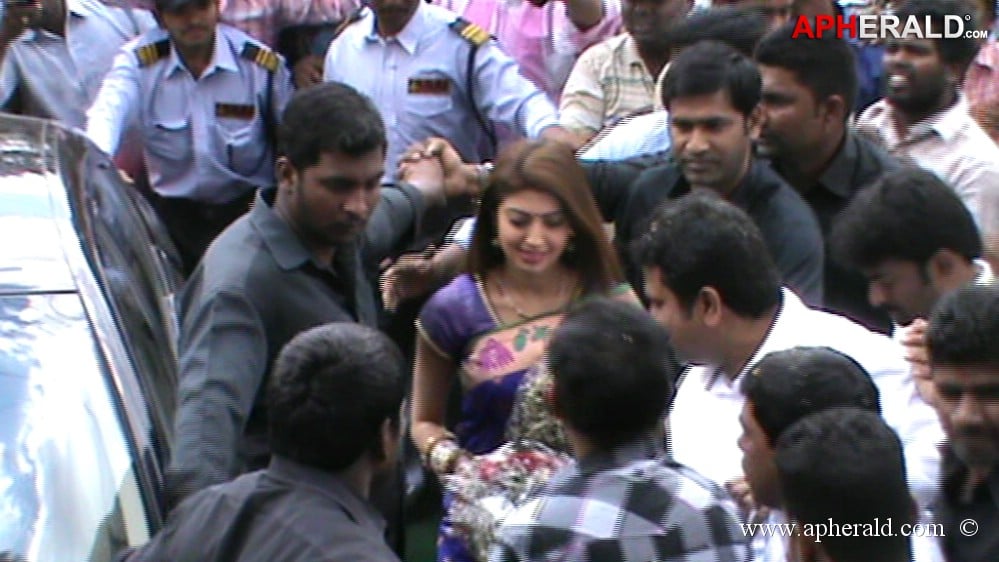 Pranitha Launches Srinikethan Shopping Mall