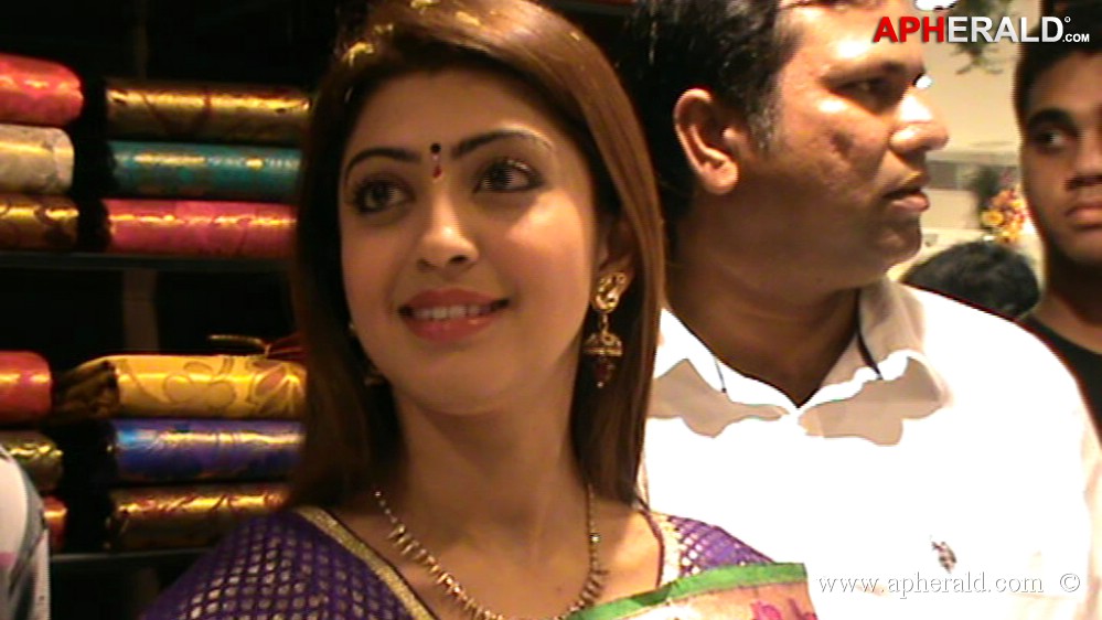 Pranitha Launches Srinikethan Shopping Mall