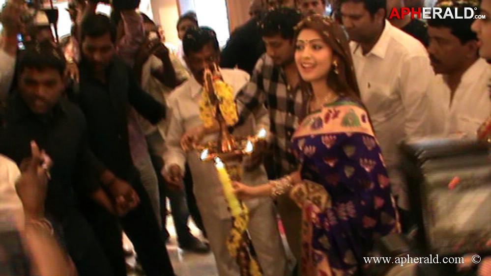 Pranitha Launches Srinikethan Shopping Mall
