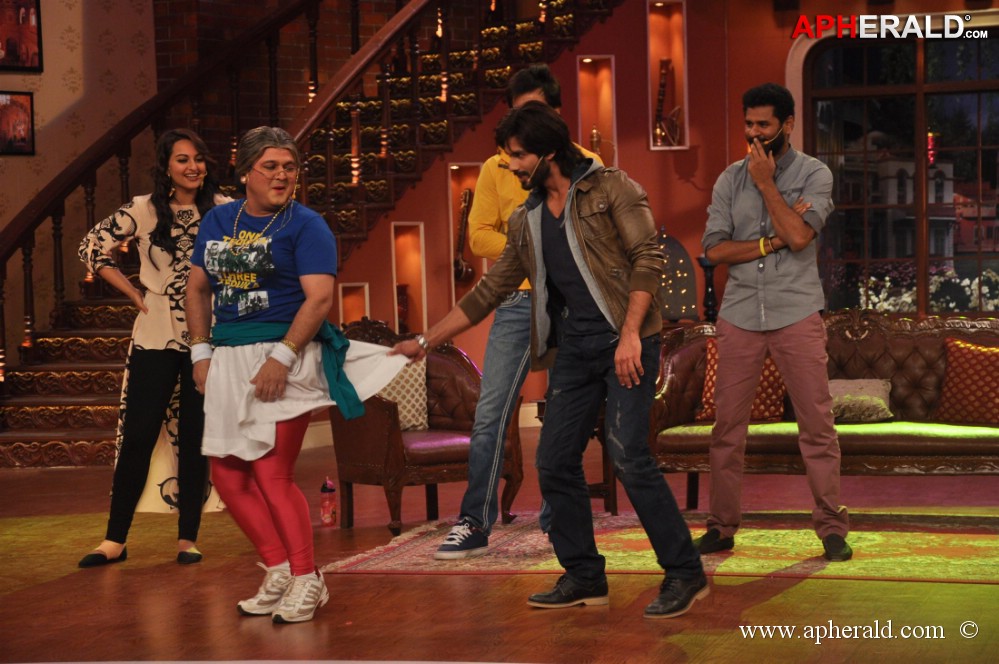 R...Rajkumar Team at Comedy Nights with Kapil