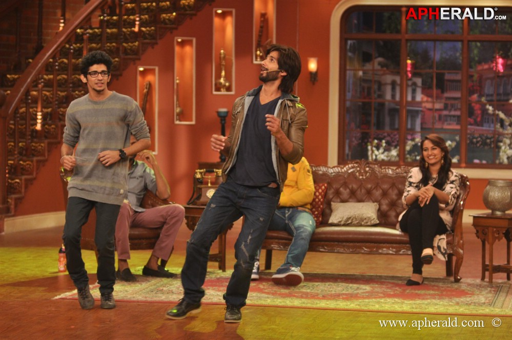 R...Rajkumar Team at Comedy Nights with Kapil