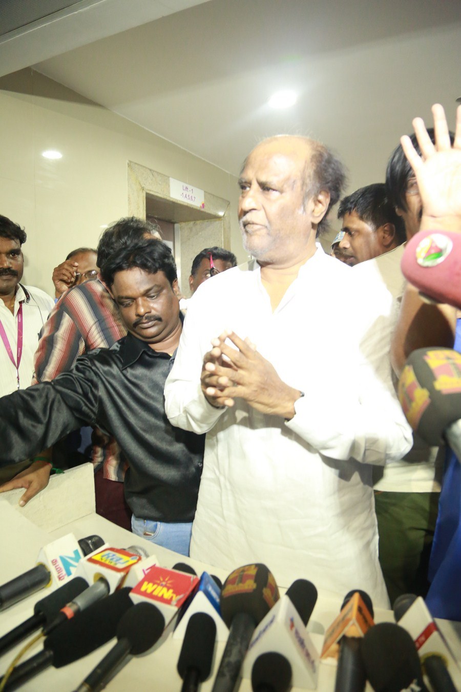 Rajinikanth Visits K Balachander At Kauvery Hospital