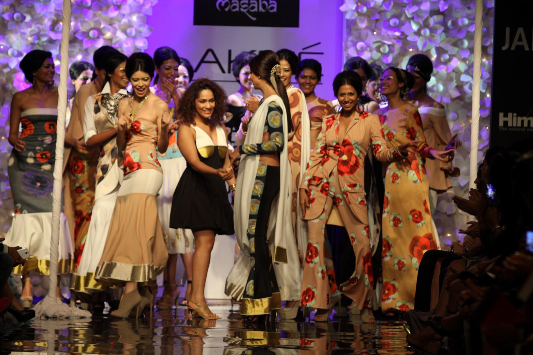 Shilpa Shetty n Sushmita Sen Ramp Walks at LFW Winter Festive 2014