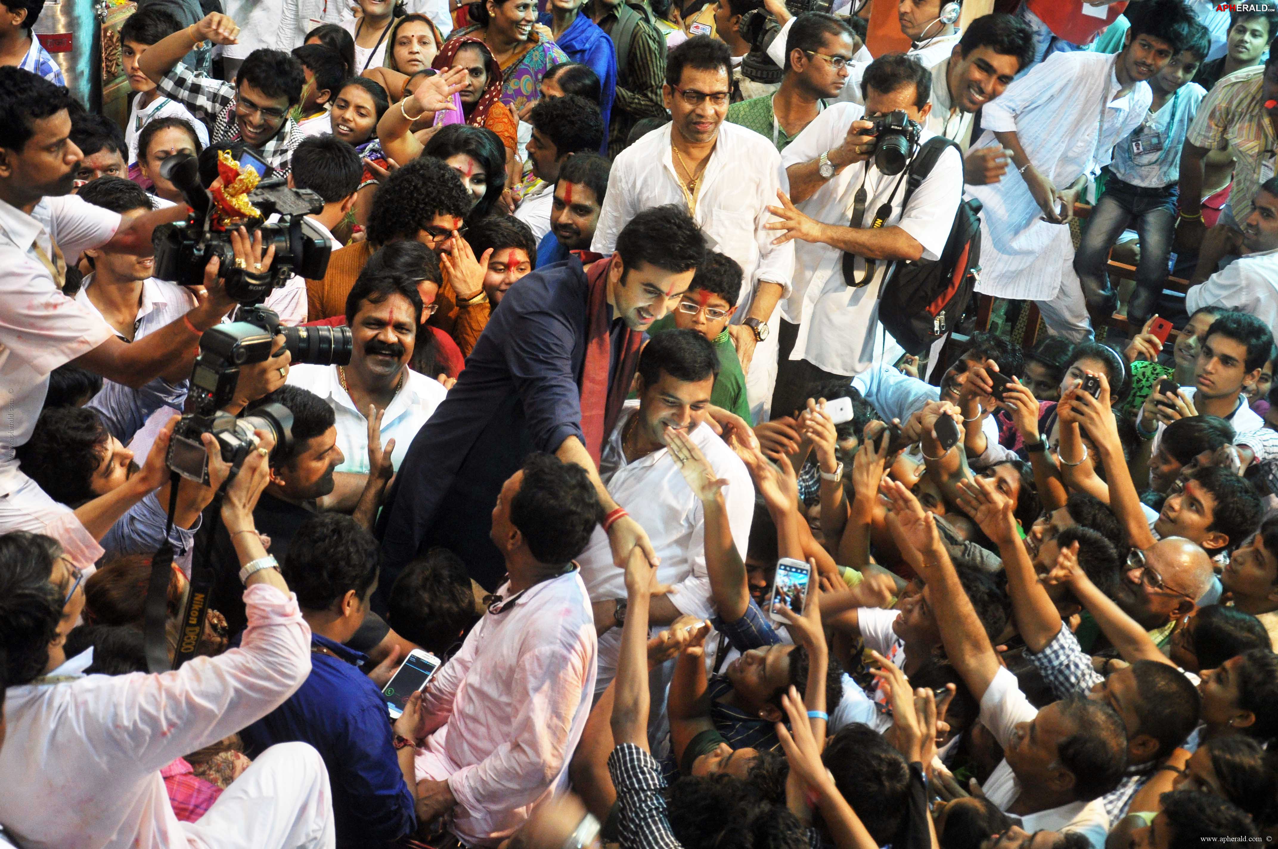 Ranbir Kapoor to visit Lalbaugcha Raja