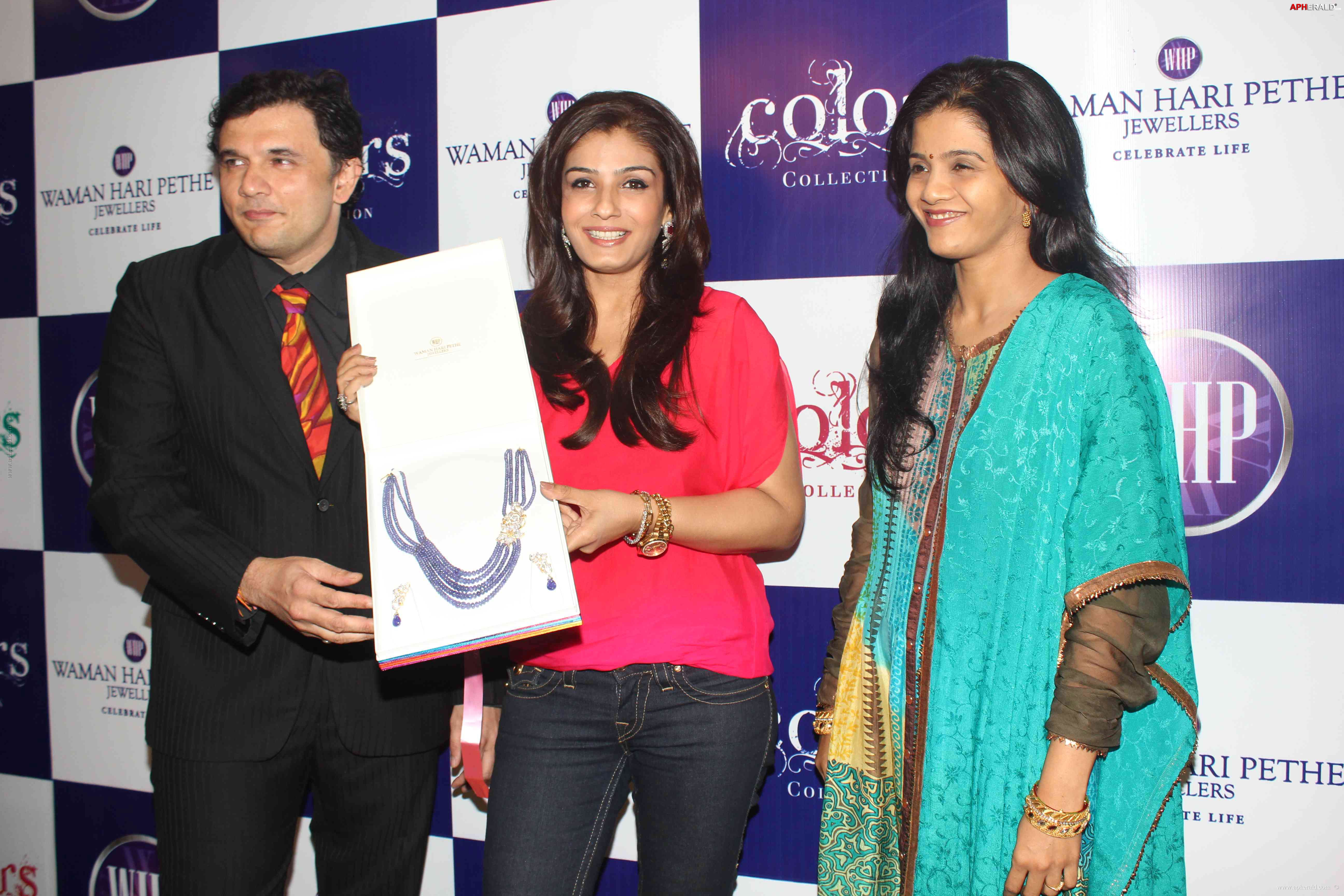 Raveena Tandon at Hari Pethe Jewellers