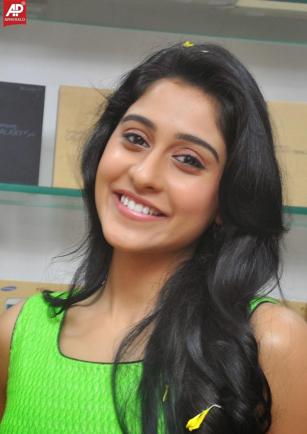 Regina Cassandra at B New Mobiles Launch