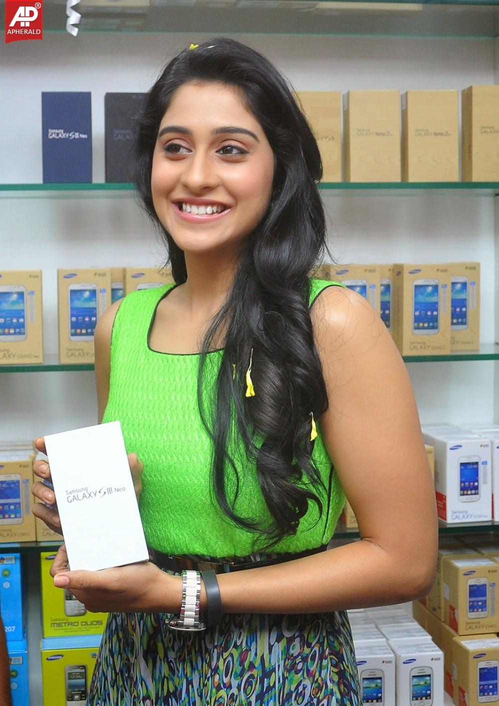 Regina Cassandra at B New Mobiles Launch