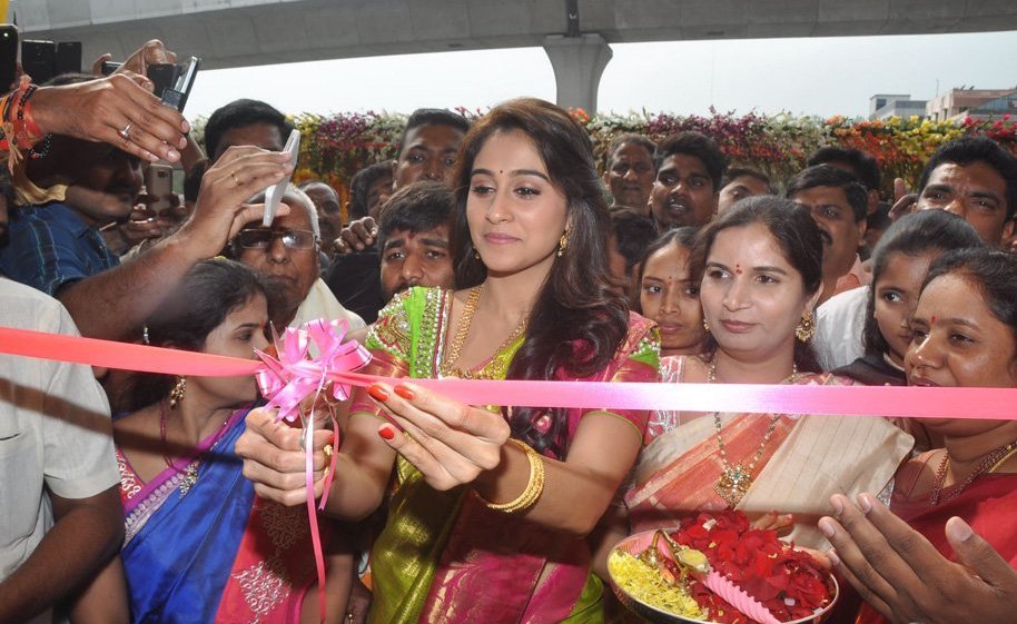 Regina Inaugurates Chennai Shopping Mall at Kukatpally