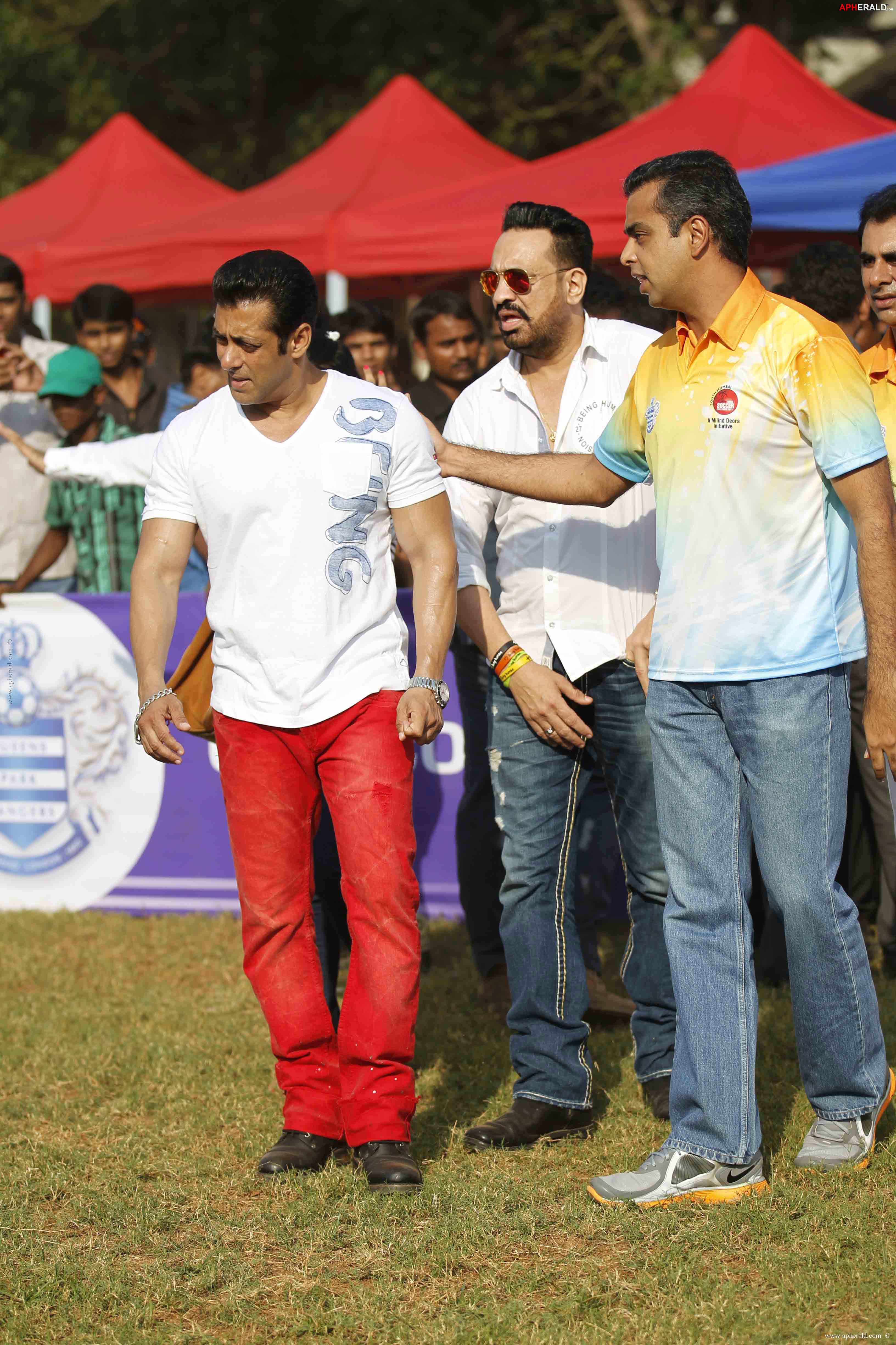 Salman at 5th Milind Deora Jr Challenger