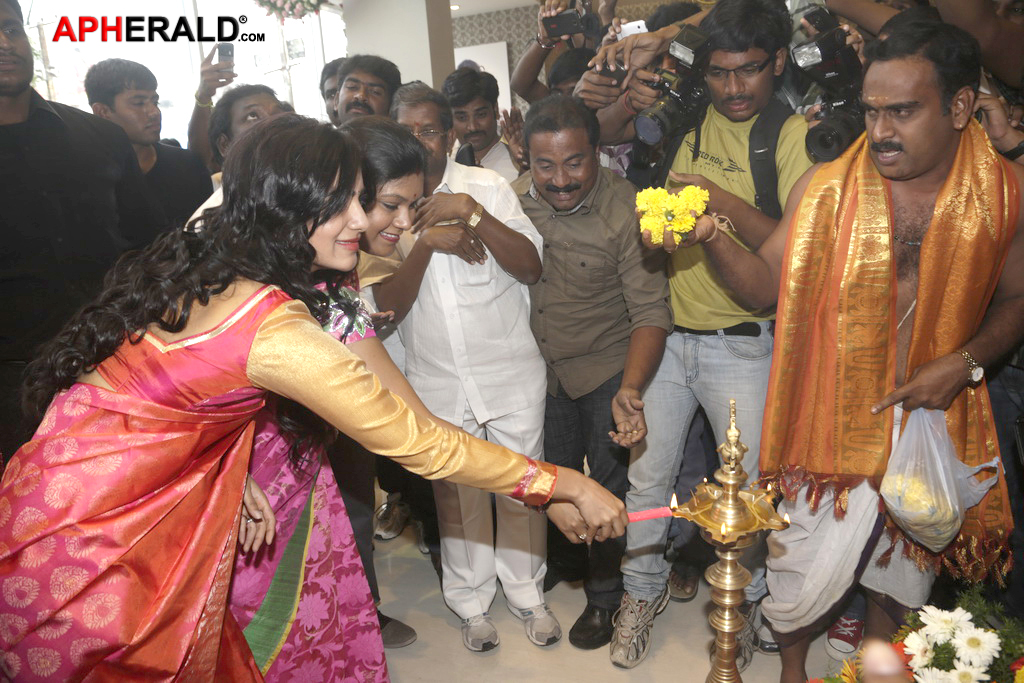 Samantha Kalanikethan Shop Opening