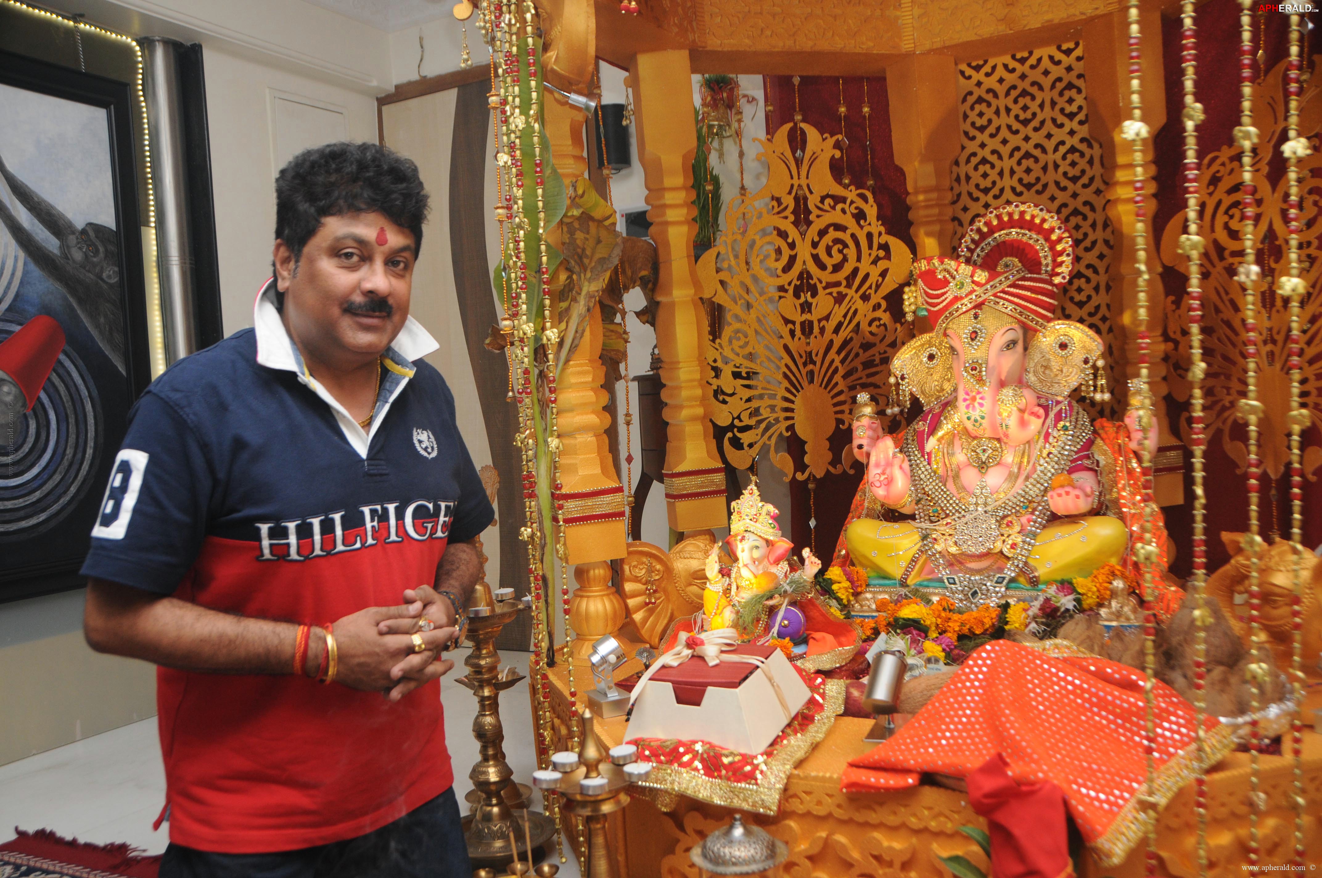 Sana Khan visited Bharti n Kapil Mehra Ganpati