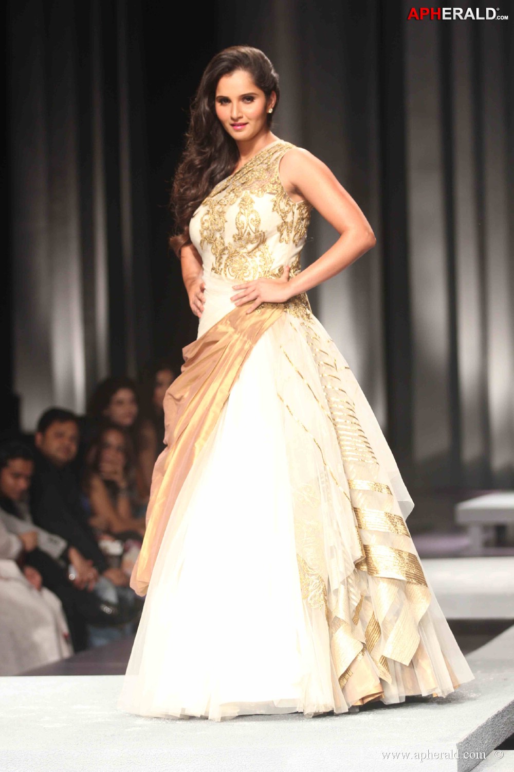 Sania Mirza at India Bridal Fashion 2013