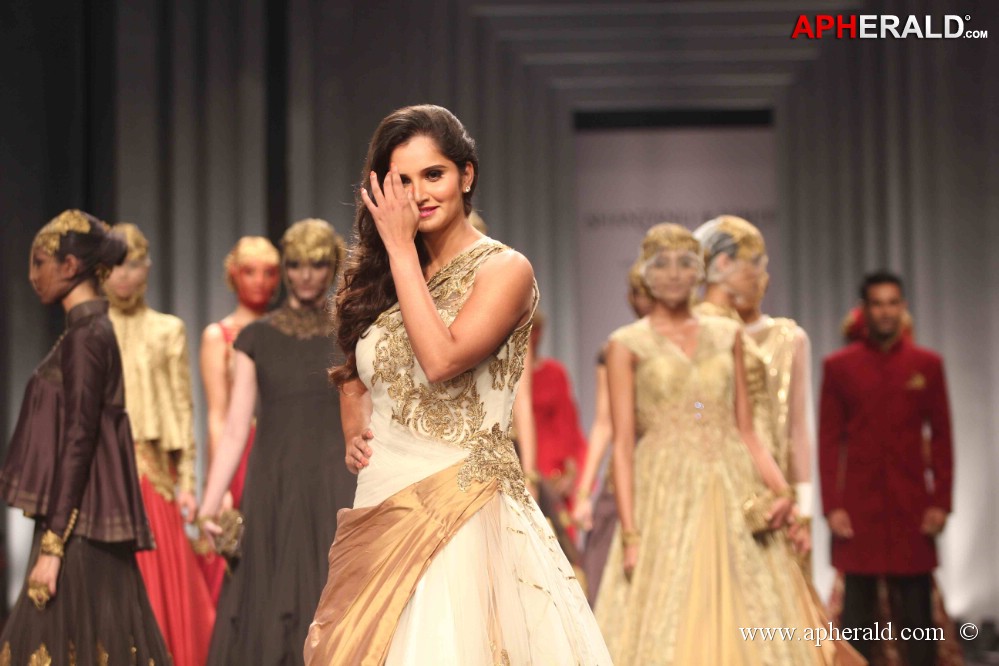 Sania Mirza at India Bridal Fashion 2013