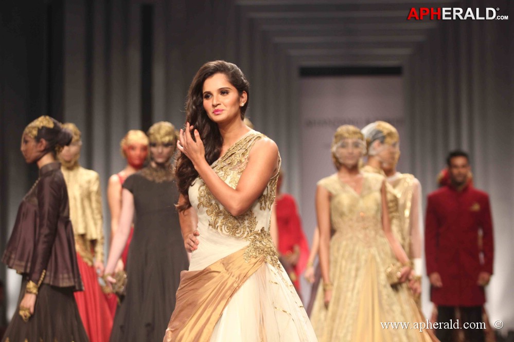Sania Mirza at India Bridal Fashion 2013