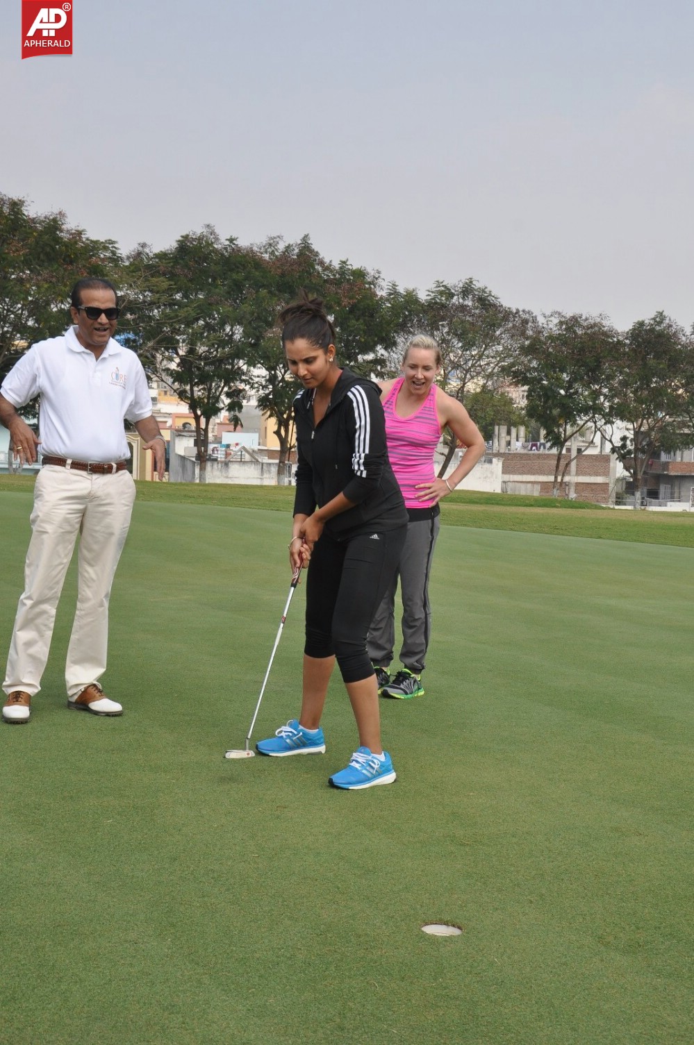 Sania Mirza Kick Starts 