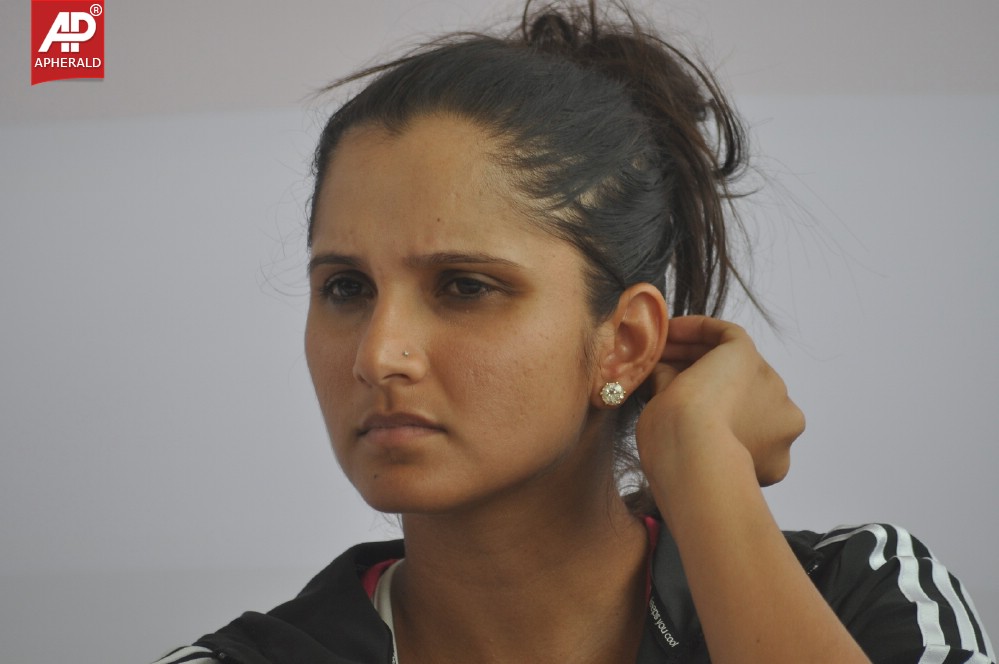 Sania Mirza Kick Starts 